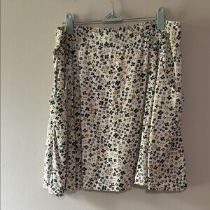 Old Navy Cream and Green Skirt Size M